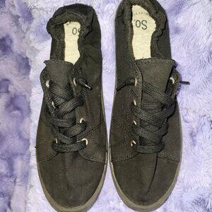 Converse style slip on black flats